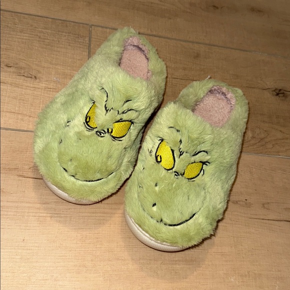 Green Grinch Fuzzy Slippers - Picture 1 of 3